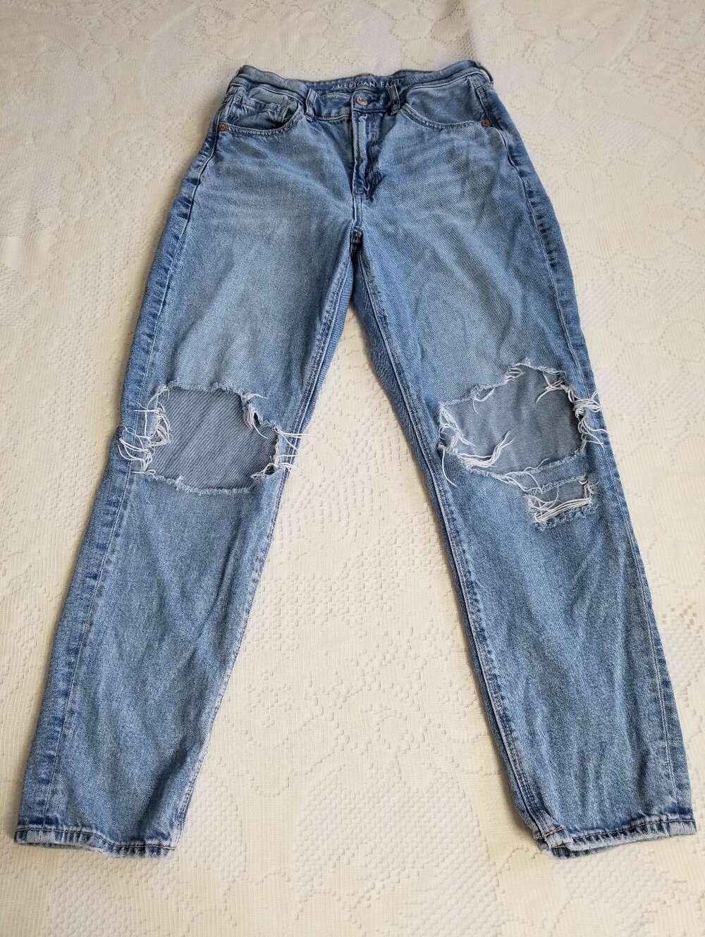 American Eagle High Rise Destroyed Grunge Mom Jeans 6 Reg.